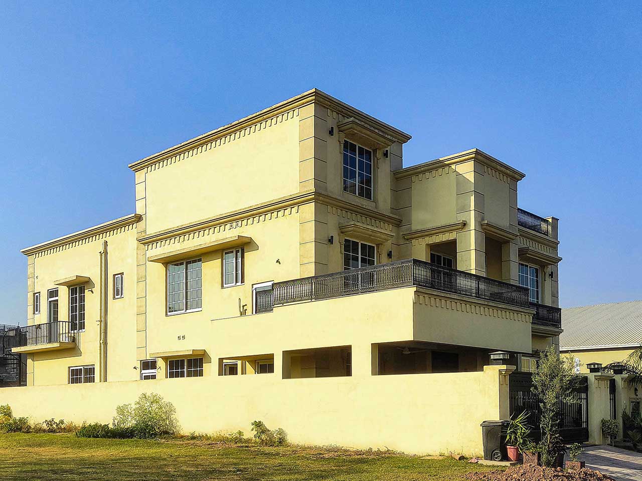 6-shifa-cooperative-housing-society-schs-villa-exterior